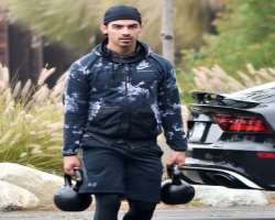 He is pretty serious about his workouts and to she He is pretty serious about his workouts and to shed more fat and sweat more he opts for a windbreaker jacket. He has claimed that he has also worked o